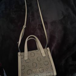 Brown GUESS crossbody bag👯‍♀️ 👛 