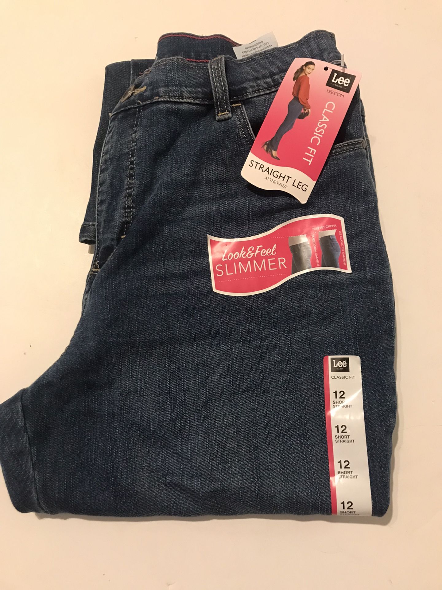 Brand new w/tag**LEE** CLASSIC FIT STRAIGHT LEG WOMENS JEANS Size 12S