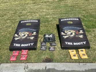 CUSTOM CORNHOLE BOARDS & BAGS