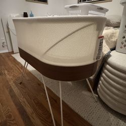 Snoo bassinet