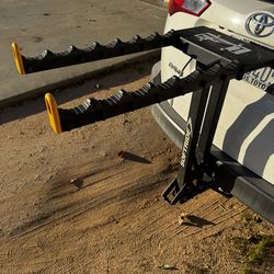 Softride Dura 4 Bike Hitch Rack with assist drop-down.   No straps going to need a purchased straps off Amazon .