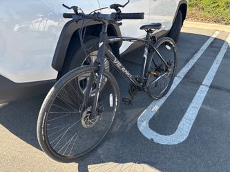 Vilano Hybrid Bike Matte Black