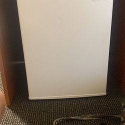 Mini Fridge 