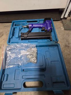 Pneumatic Staple Gun with Case and Staples