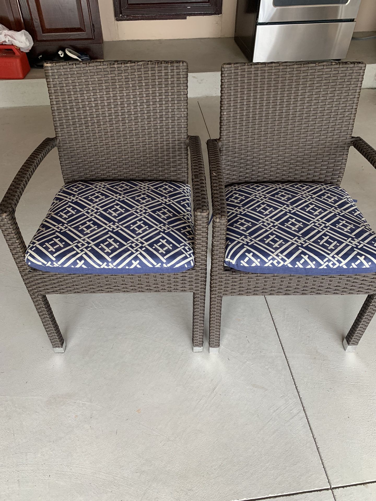 2Patio chairs