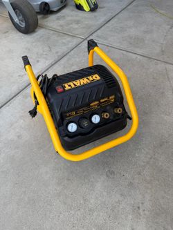 DEWALT
2.5 Gal. Portable Electric Heavy Duty 200 PSI Quiet Air Compressor