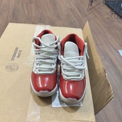 Women’s sz 7.5 Retro cherry Jordans 