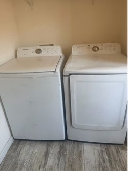 Washer dryer set