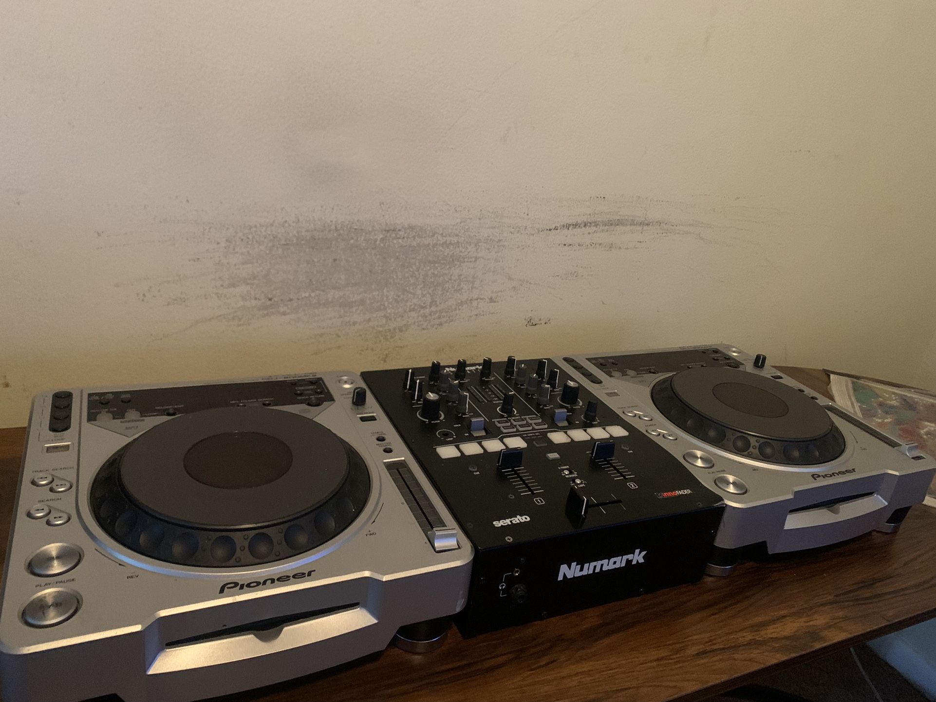 2 CDJ 800MK2's And Numark Scratch Mixer