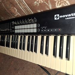 Keyboard Novation Launchkey4️⃣9️⃣