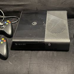 Xbox 360 With Kinect (Includes 4 Controllers)