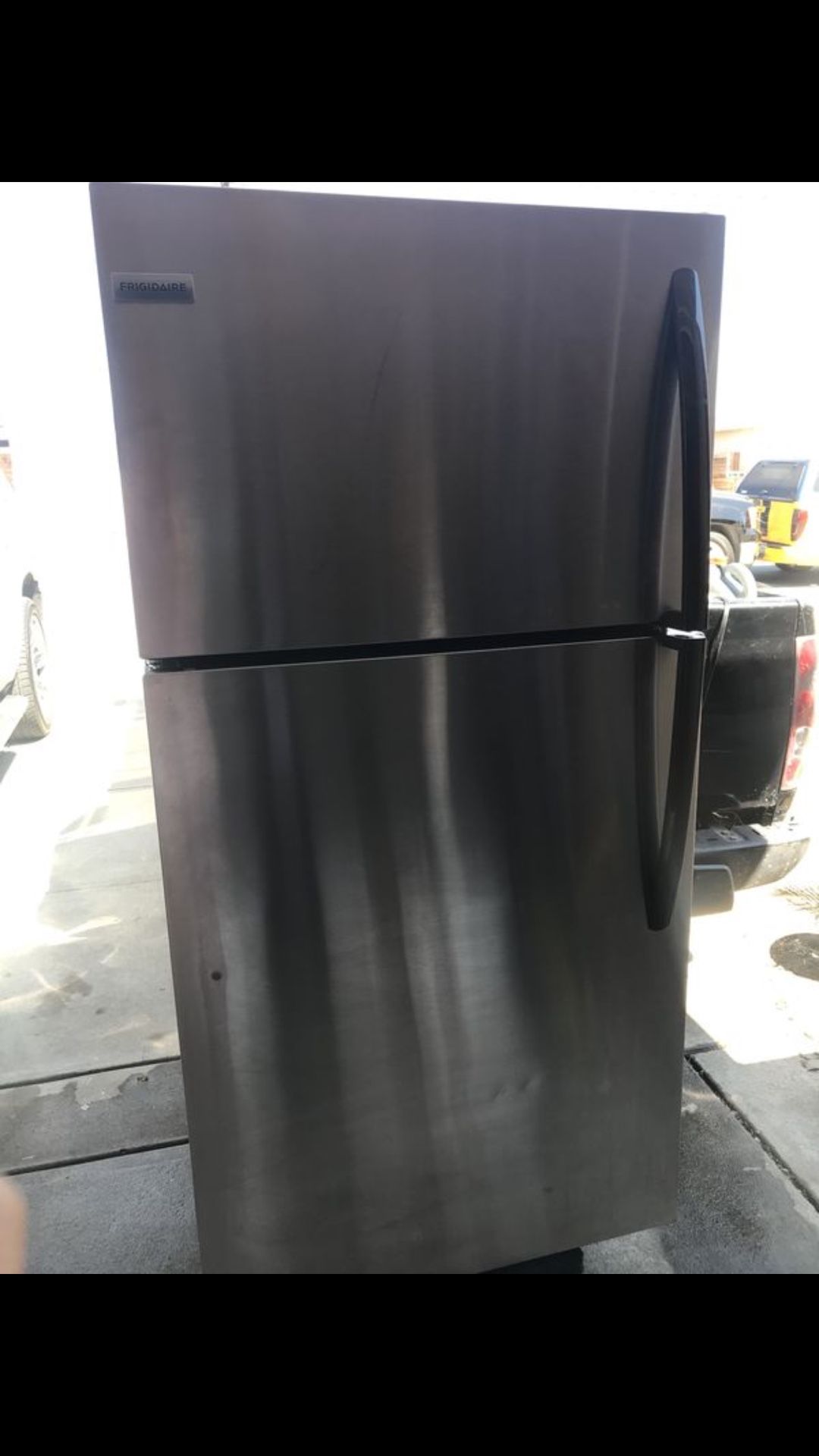 Frigidaire refrigerator with freezer