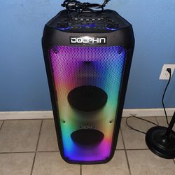 BOCINA BLUETOOTH  PRACTICAMENTE NUEVA