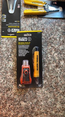 KLEIN TOOLS non contact voltage and GFCI receptacle TEST KIT .