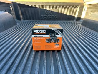NEW Ridgid 18V (2) 4.0Ah Max Output Starter Kit