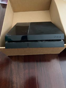 Sony PS4 Original 500GB CUH-1115A + 2 Controllers