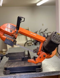WEN 3975 5-Inch Metal-Cutting Benchtop Bandsaw