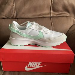 Nike Waffle Debut Sneakers Size 7.5 White/mint Foam.
