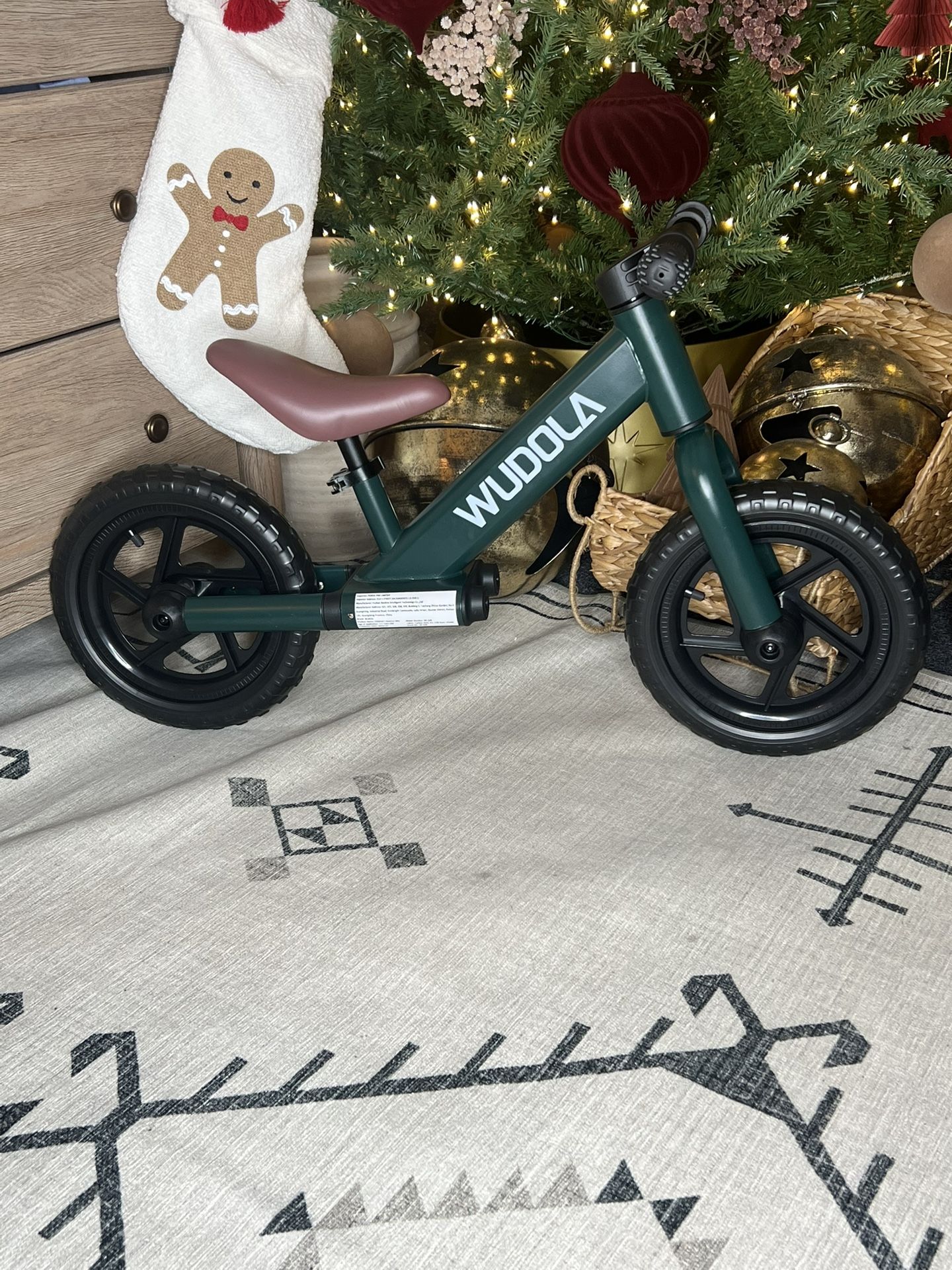 🚲👶 BICICLETA DE BALANCE PARA NIÑOS (2–5 AÑOS) 💚 Color verde oscuro 💲 Precio: $40 Ideal para que los niños aprendan equilibrio y coordinación ante