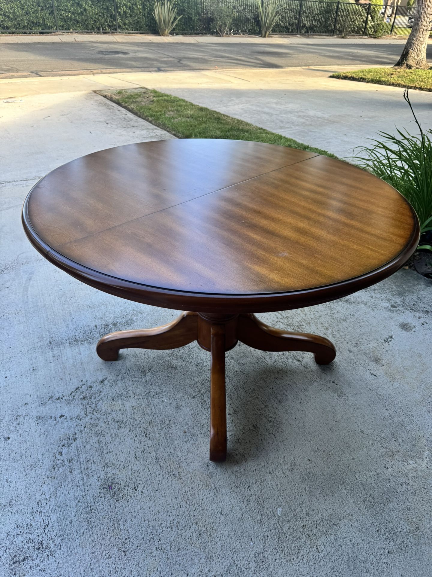 Wooden Round Table 