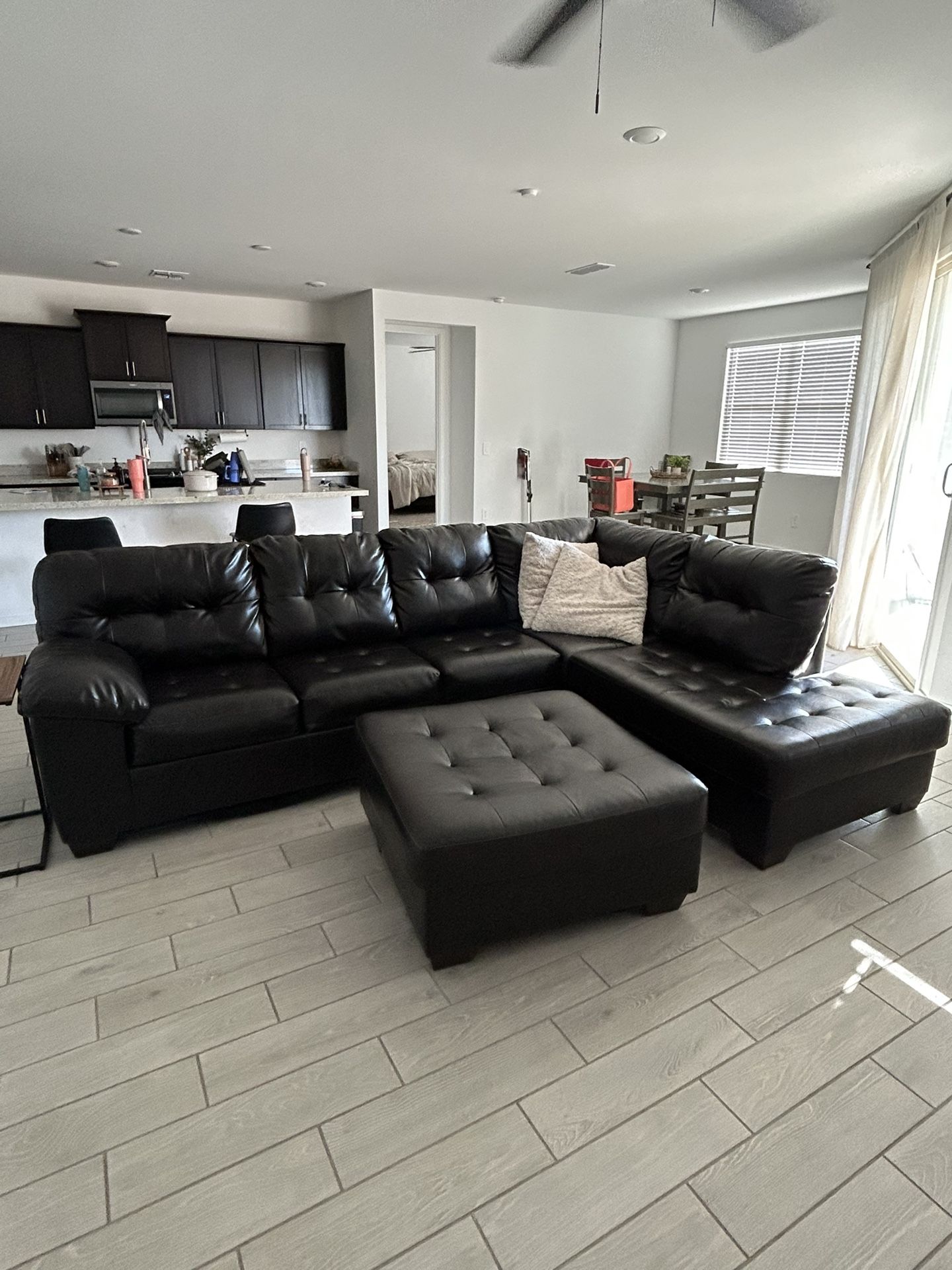 Sectional Couch W/ Ottoman