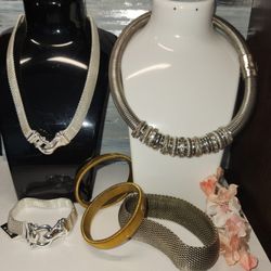 #1 VINTAGE LOT SILVER AND GOLD TONE MESH BRACELETS & NECKLACE. 