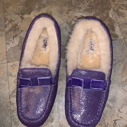Original Ugg’s Sleepers .SIZE 4