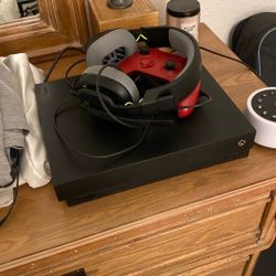🎮 Xbox One X Bundle – Astro A10 Headset + Red Controller – Excellent Condition! 