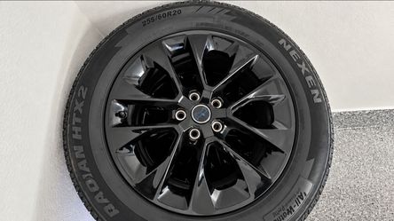 5 OEM Jeep Wrangler 20” Wheels + Nexen Tires 255/60R20