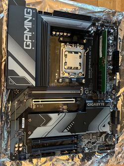 Amd Ryzen 5 7600X & GIGABYTE B650 GAMING X AX V2 Motherboard & 16GB DDR5 5600