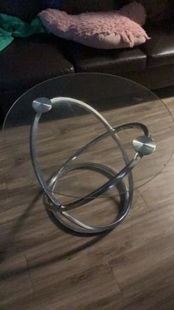 Modern round glass table