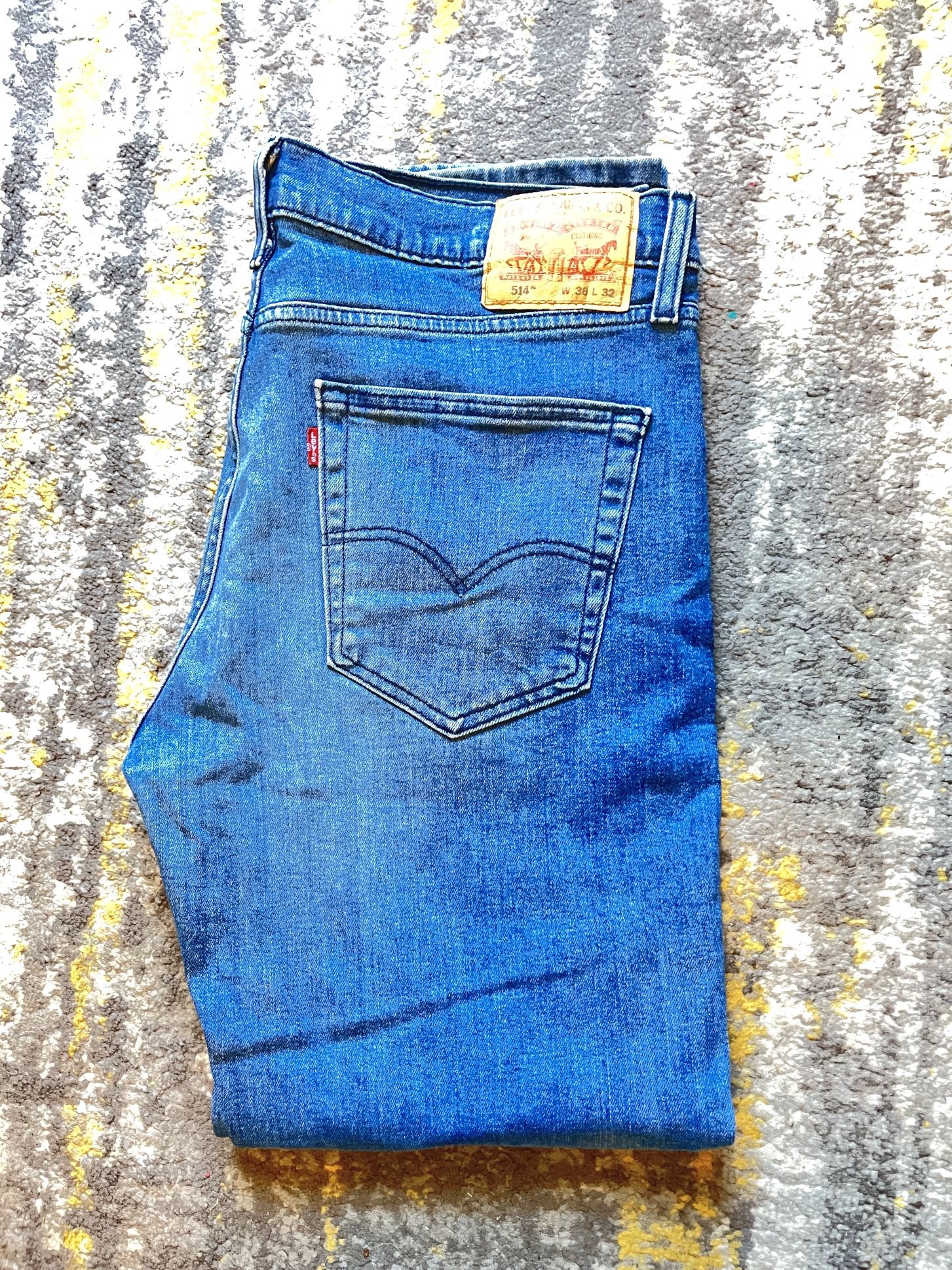 LEVIS Jeans 36 x 32 Blue 514 β’ No Tears π