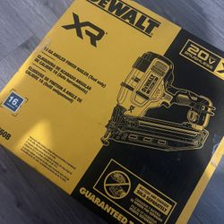 DEWALT 20V MAX XR Lithium-Ion Cordless 16-Gauge Angled Finish Nailer (Tool Only)