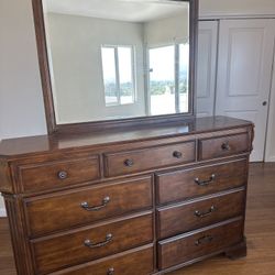 Dresser With Mirror (wood)