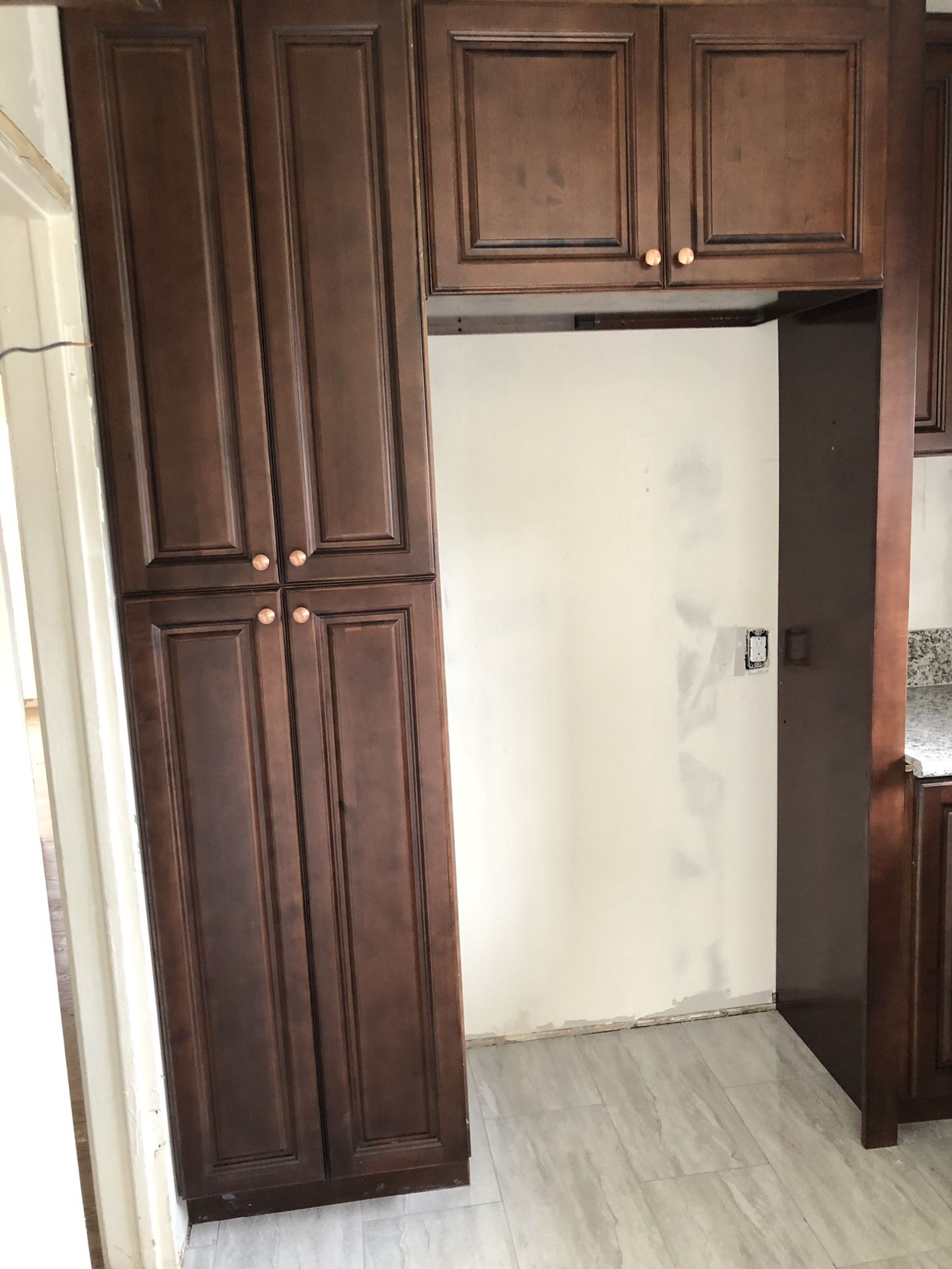 Cabinets, granite and quartz
