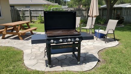 Delivery Available! Blackstone Culinary 4 -Burner Liquid Propane Flat Top Gas Grill Griddle with Hood! Works great! Great condition! Retails $549