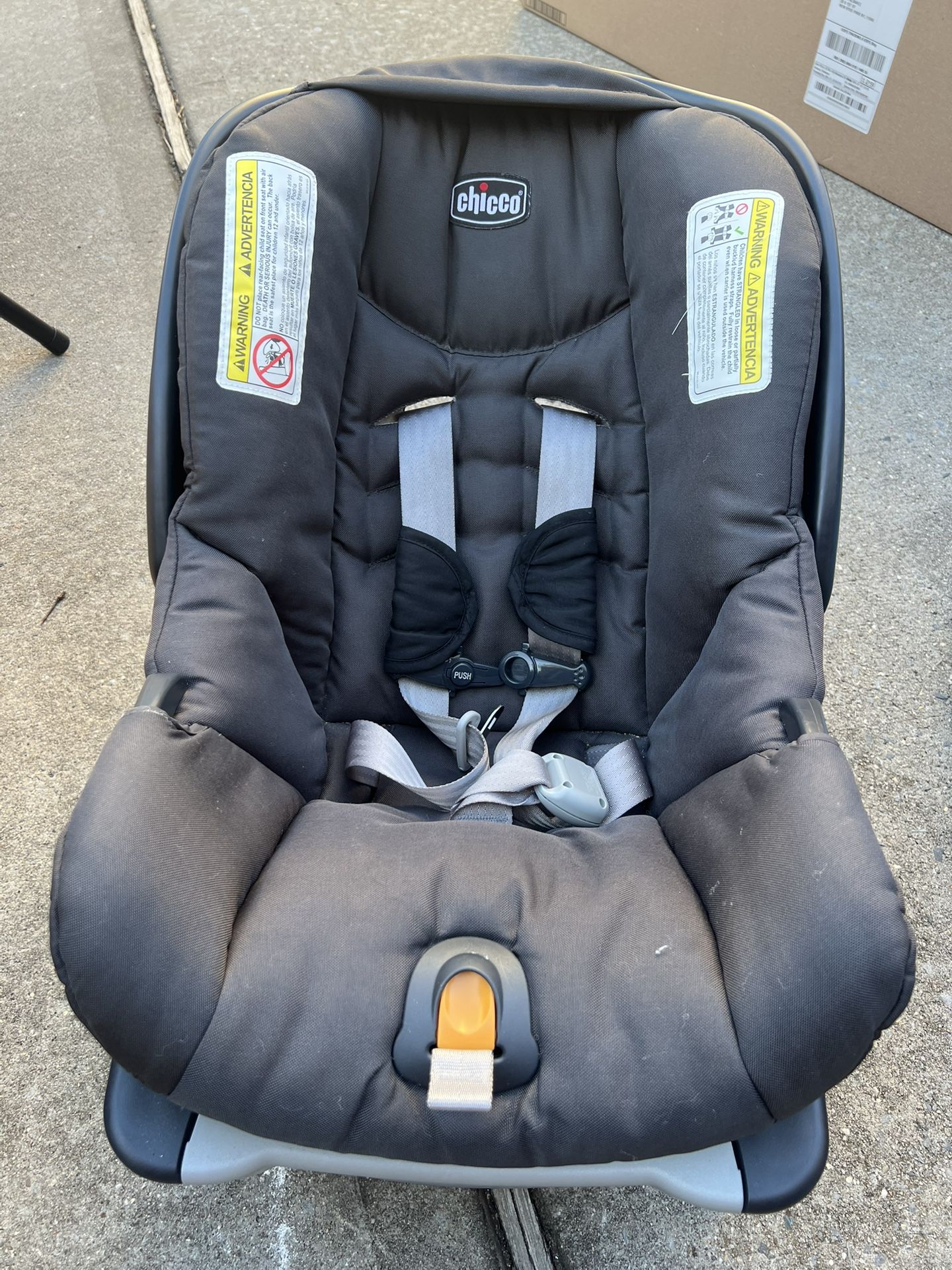 Car Seat: Chicco KeyFit Infant car seat & base