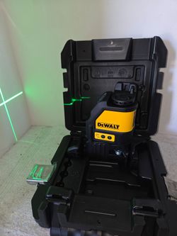 Dewalt 100ft. GREEN Self Leveling Cross Line Laser Level New (Price is Firm)