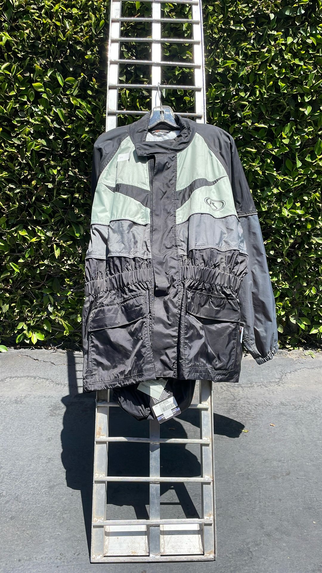 Field sheer Rain Suit. Jacket And Pants. Size Large