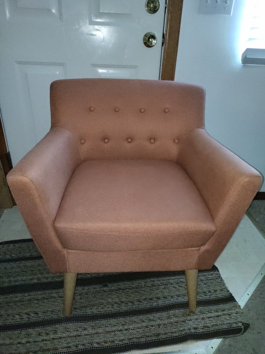 Accent chair! Like New! NOBLE HOUSE HOME FURNISHINGS BRAND!