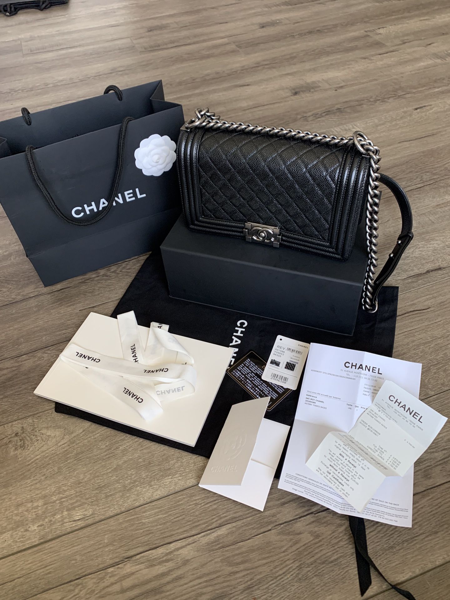 Chanel boy caviar medium bag