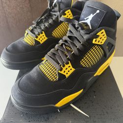 Jordan 4 Thunders Used 220