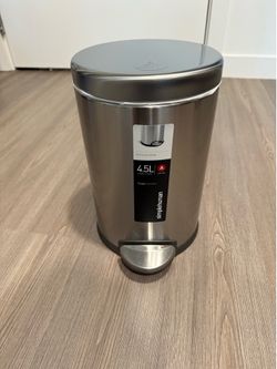 simplehuman 4.5L trash can