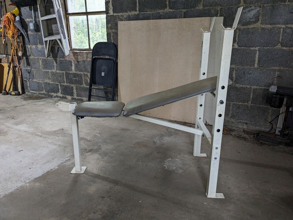 Adjustable Weight Bench