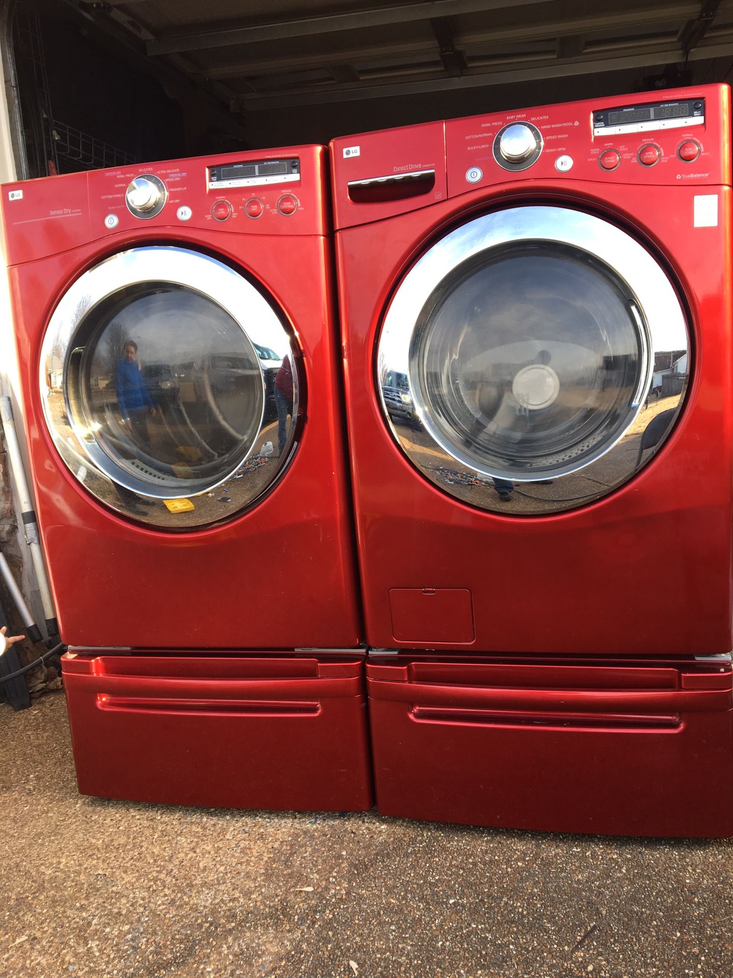 BEAUTIFUL RED LG FRONTLOAD WASHER & DRYER