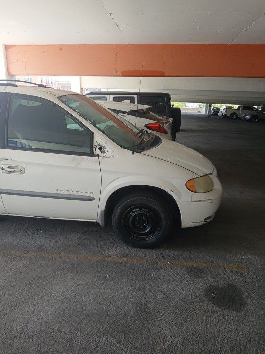 2005 Chrysler Town & Country