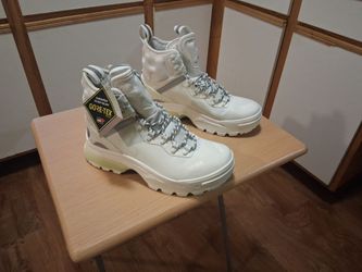 Men's Nike Acg Air zoom Gaiadome Gortext boots size 6 & Half Brand New all white