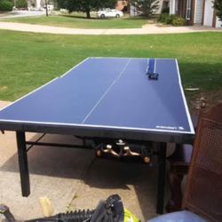 Ping Pong table With Paddles And Net 