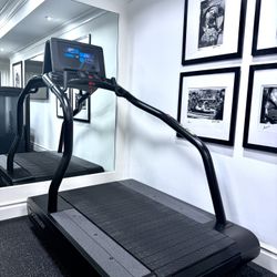 Woodway Pro 27 - 21” Touchscreen