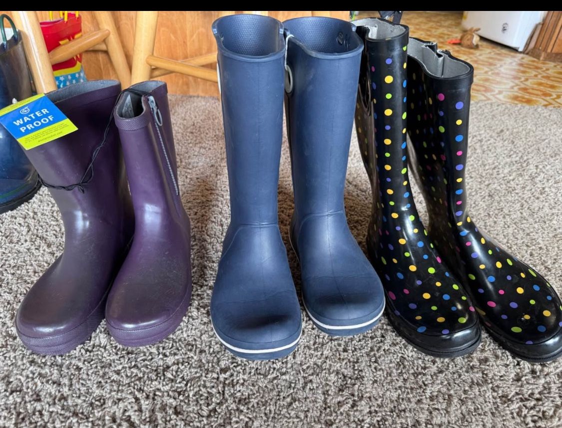 Rain Boots (size 4-6 Big Kid)